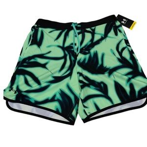 Under Armour NWT Mens swim trunks size Large
